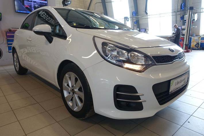 Hvid Kia Rio fra 2016