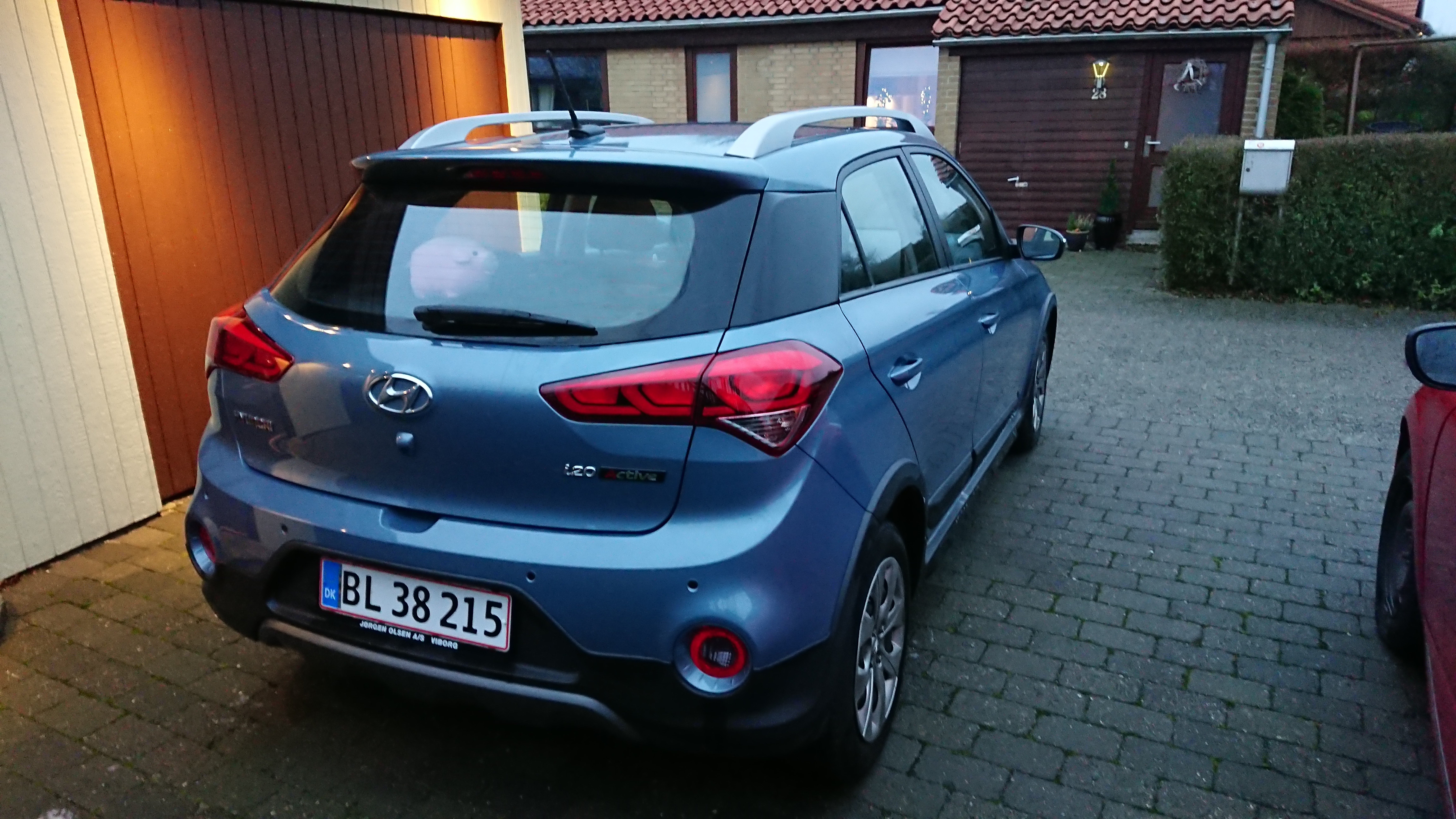 Blå Hyundai i20 Active Cross fra 2017