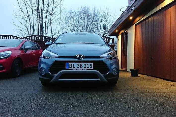 Blå Hyundai i20 Active Cross fra 2017