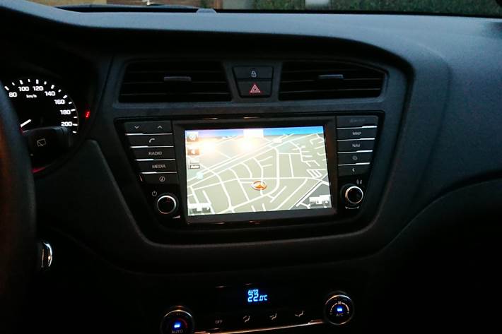 Blå Hyundai i20 Active Cross fra 2017