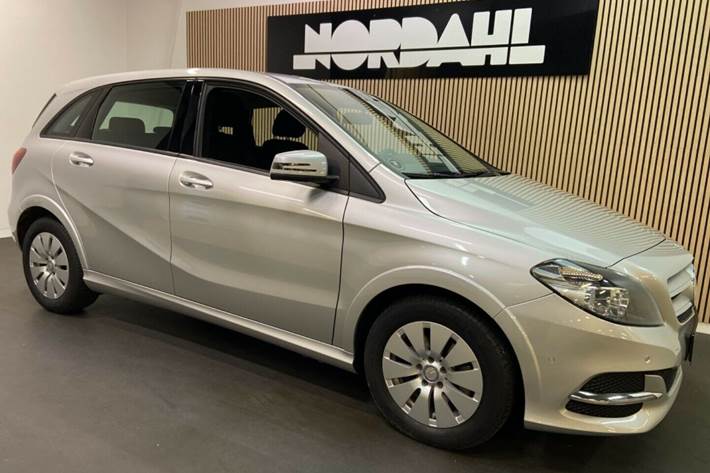 Grå Mercedes B250 e fra 2016