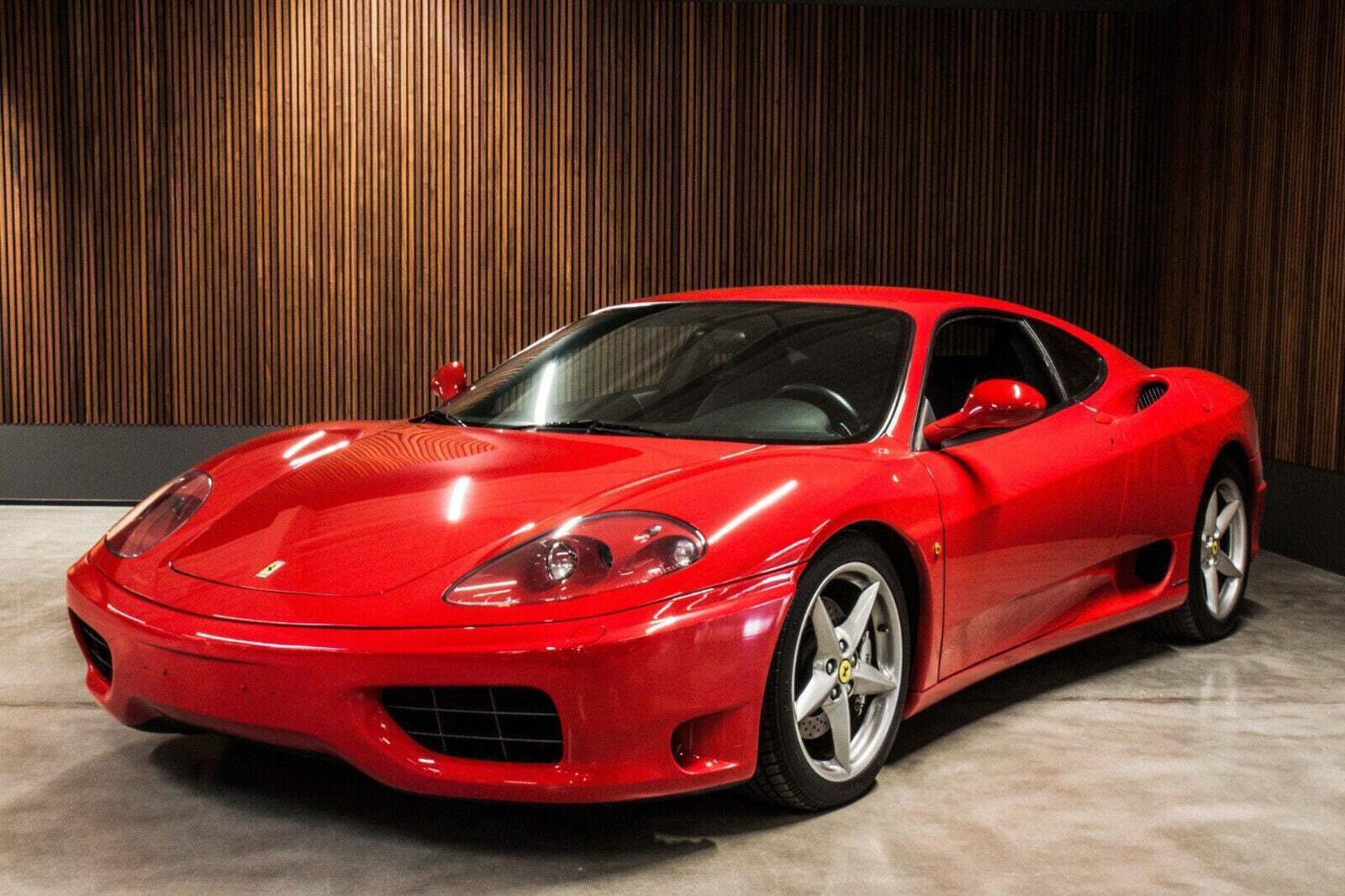 Rød Ferrari 360 fra 2003