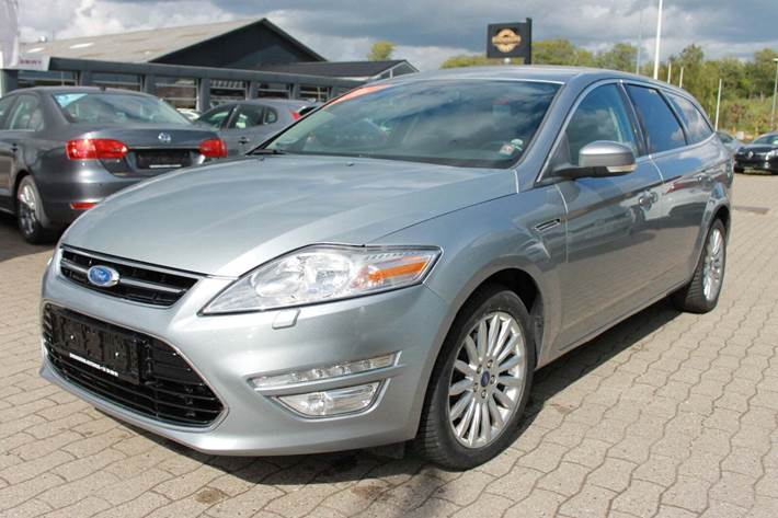 Grå Ford Mondeo fra 2013