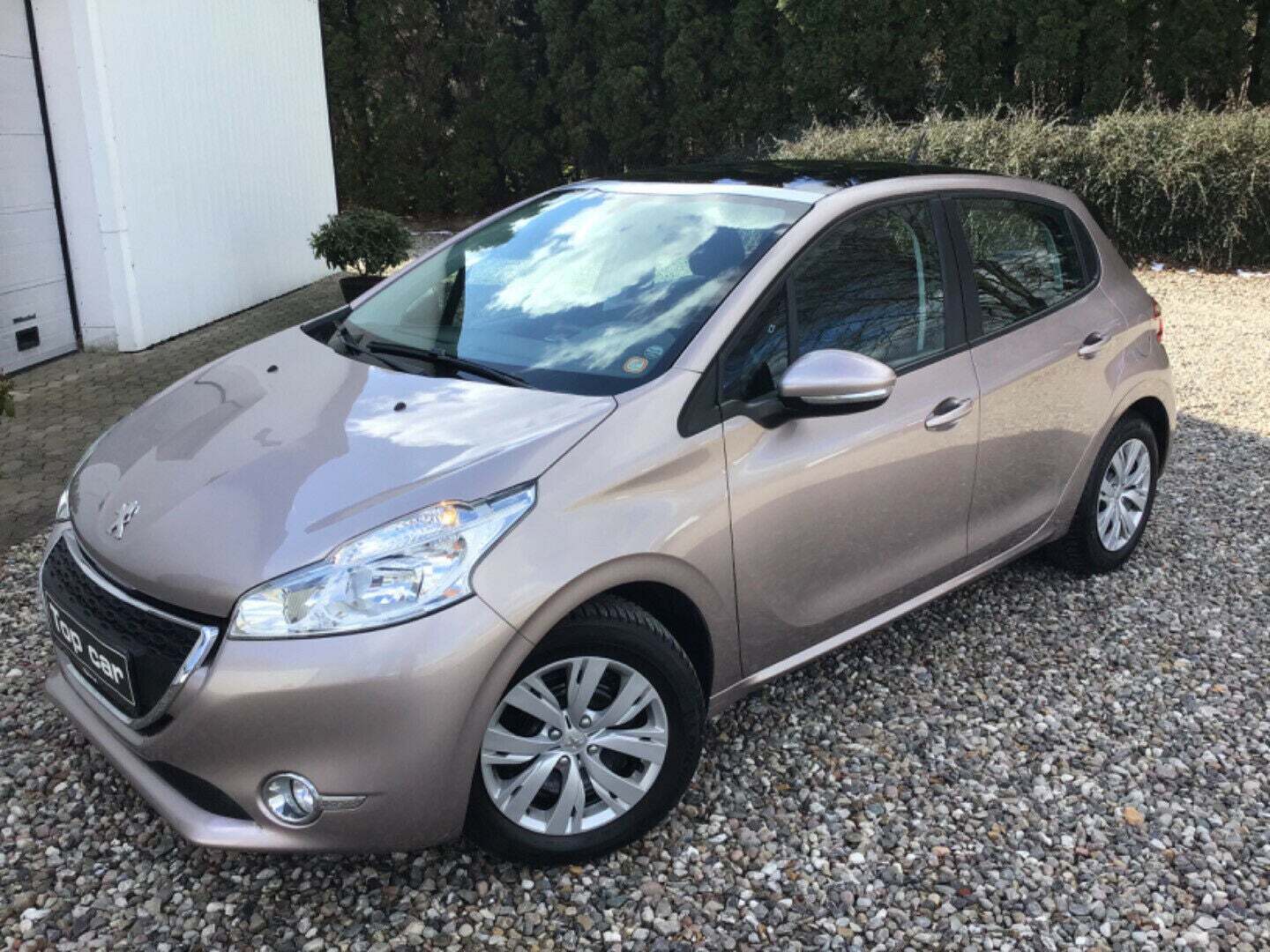 Grå Peugeot 208 fra 2014