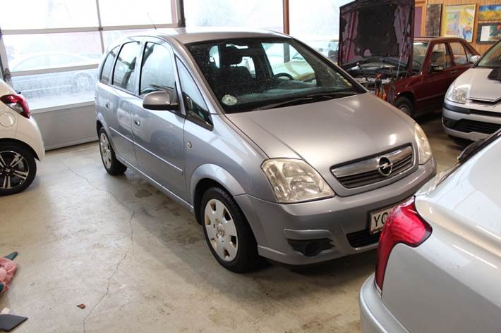 Grå Opel Meriva fra 2006