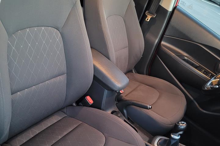 Rød Kia Rio fra 2015
