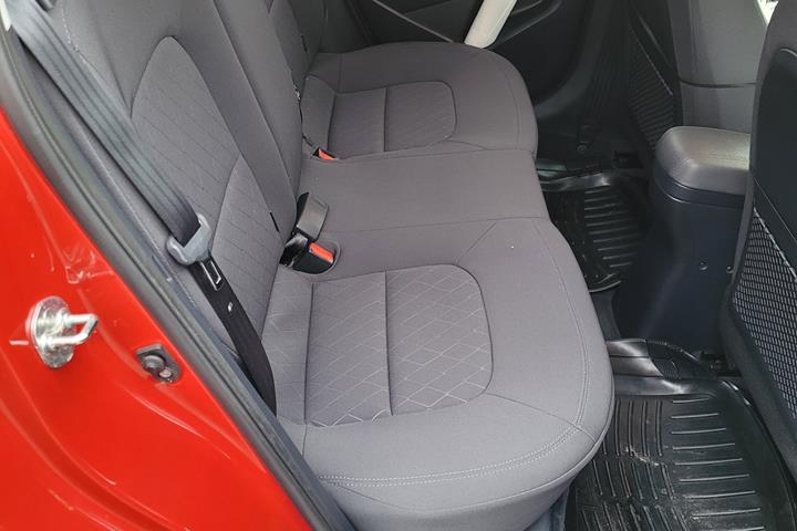 Rød Kia Rio fra 2015