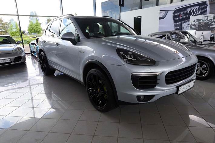 Grå Porsche Cayenne S fra 2014