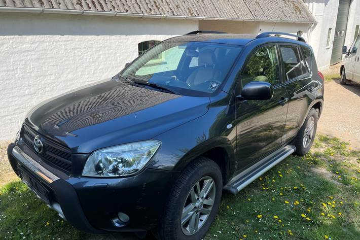 Blå Toyota RAV4 fra 2007