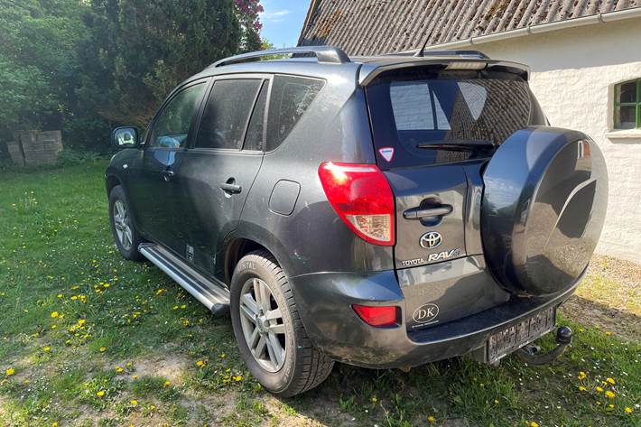 Blå Toyota RAV4 fra 2007