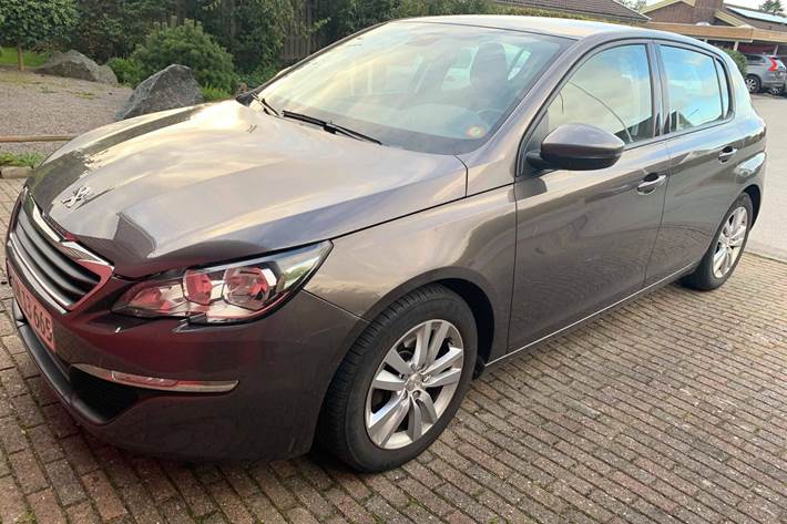 Grå Peugeot 308 fra 2014