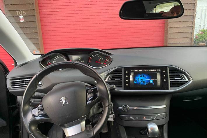 Grå Peugeot 308 fra 2014