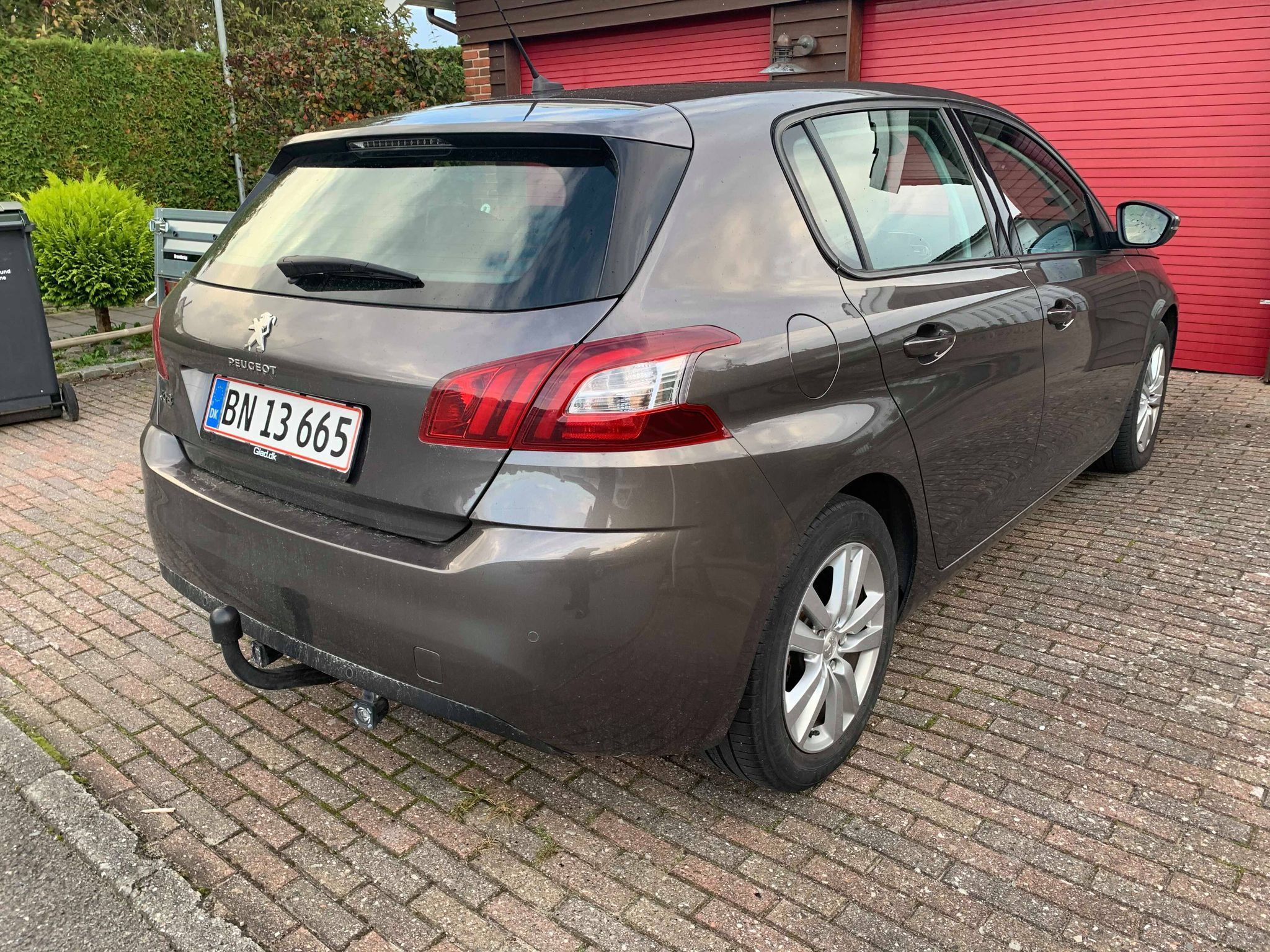 Grå Peugeot 308 fra 2014