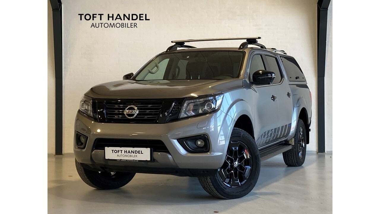 Grå Nissan Navara fra 2021