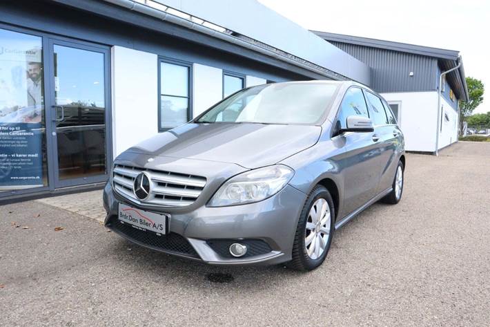 Grå Mercedes B180 fra 2014