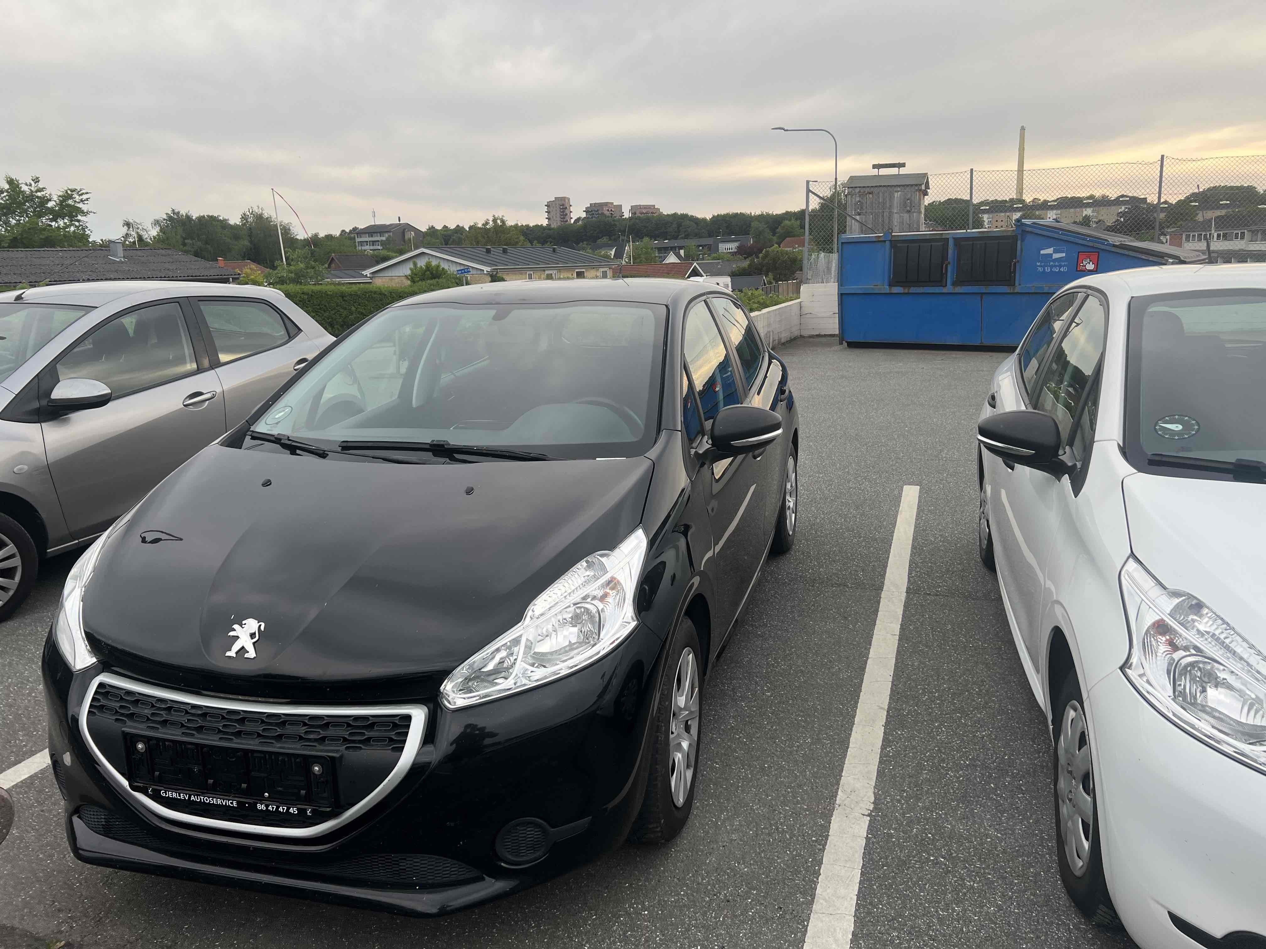 Sort Peugeot 208 fra 2014