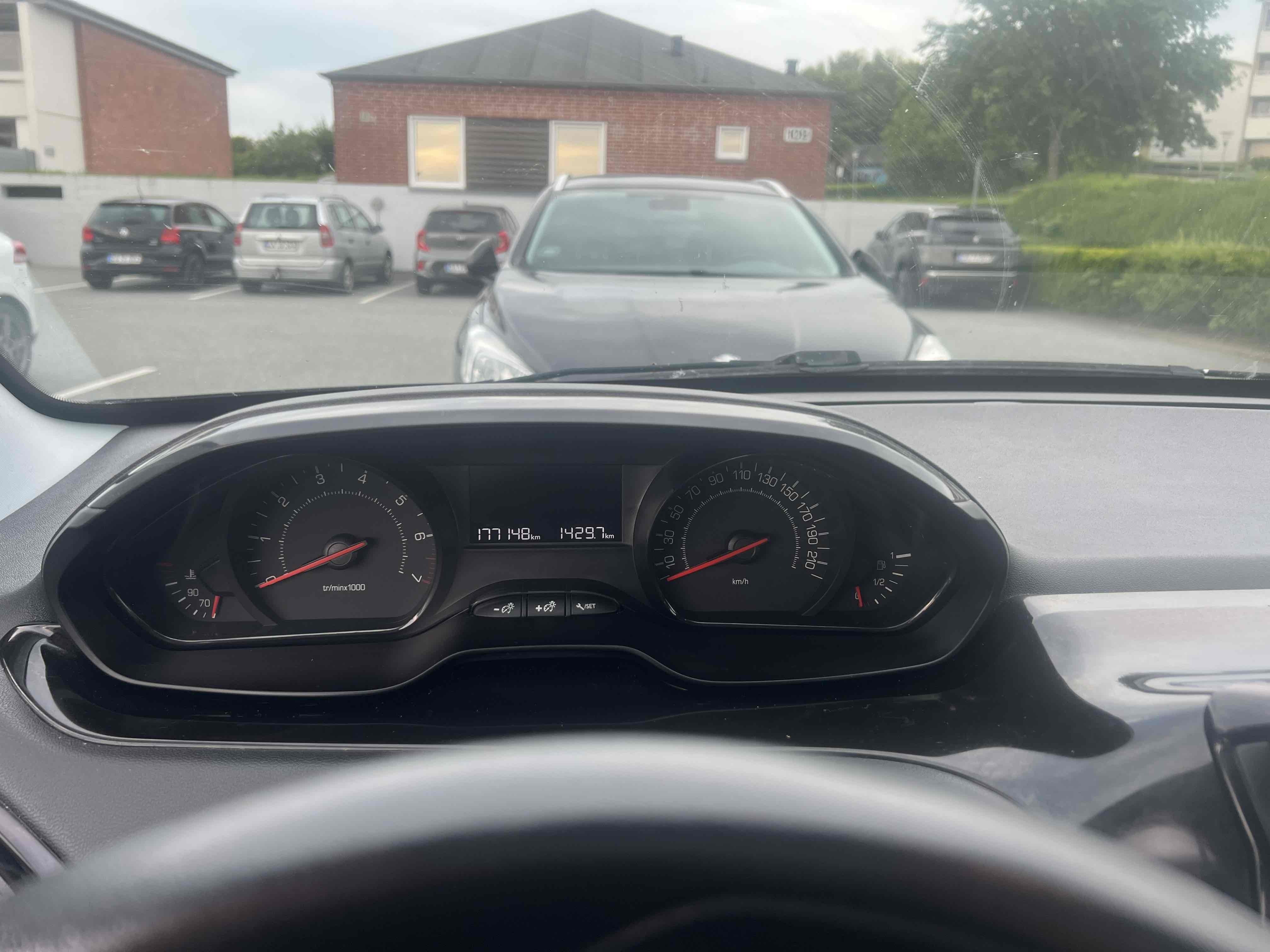 Sort Peugeot 208 fra 2014