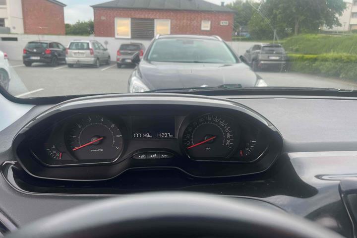 Sort Peugeot 208 fra 2014