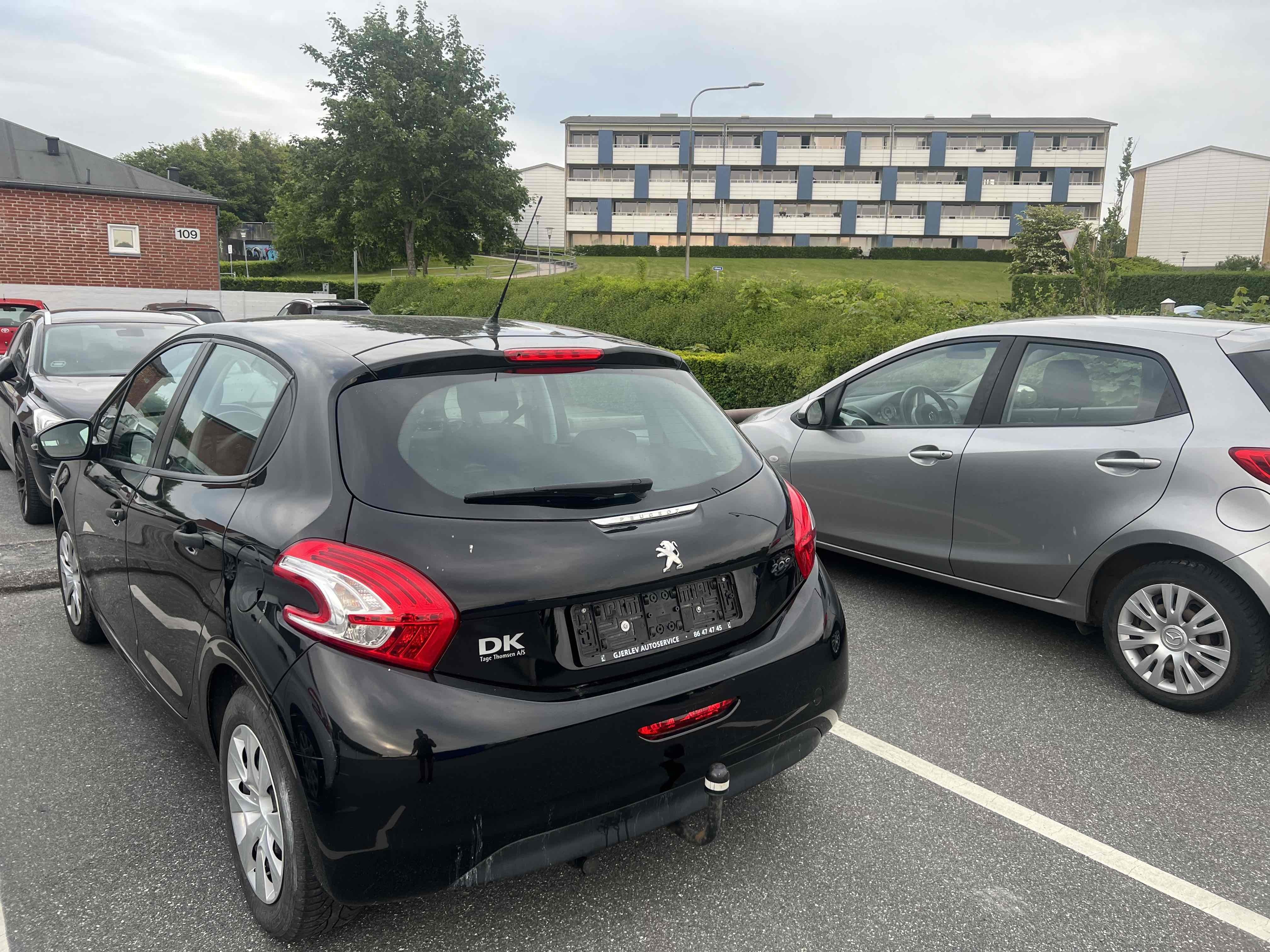 Sort Peugeot 208 fra 2014