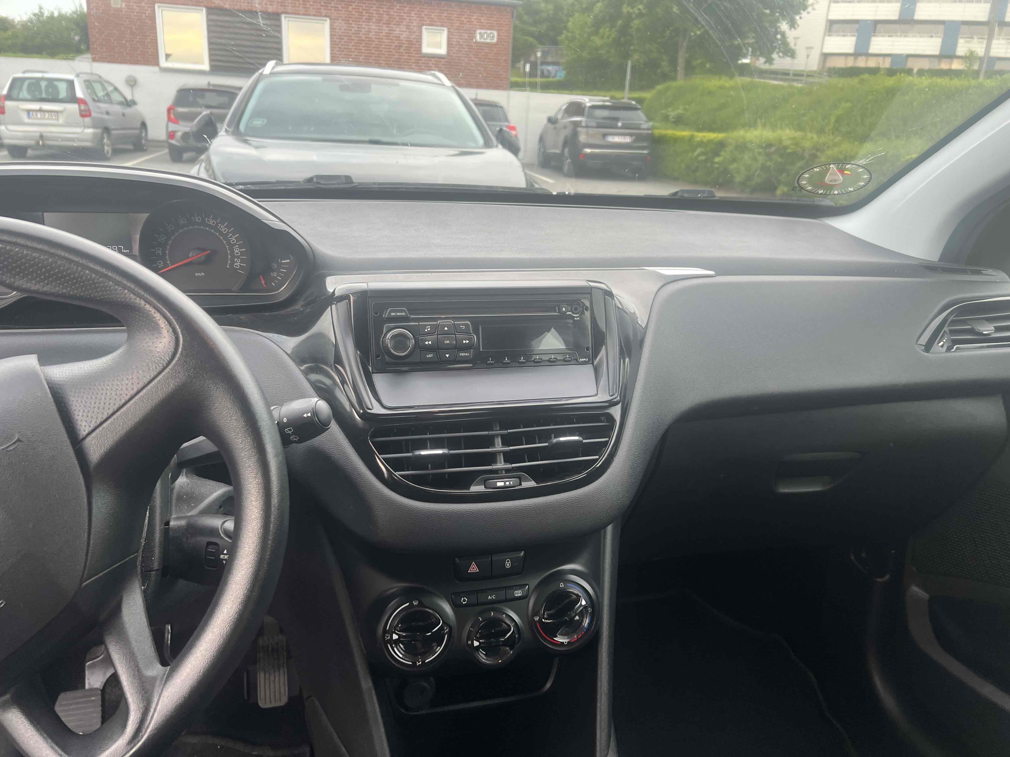 Sort Peugeot 208 fra 2014
