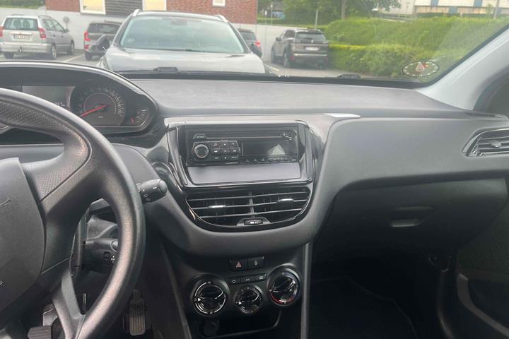 Sort Peugeot 208 fra 2014