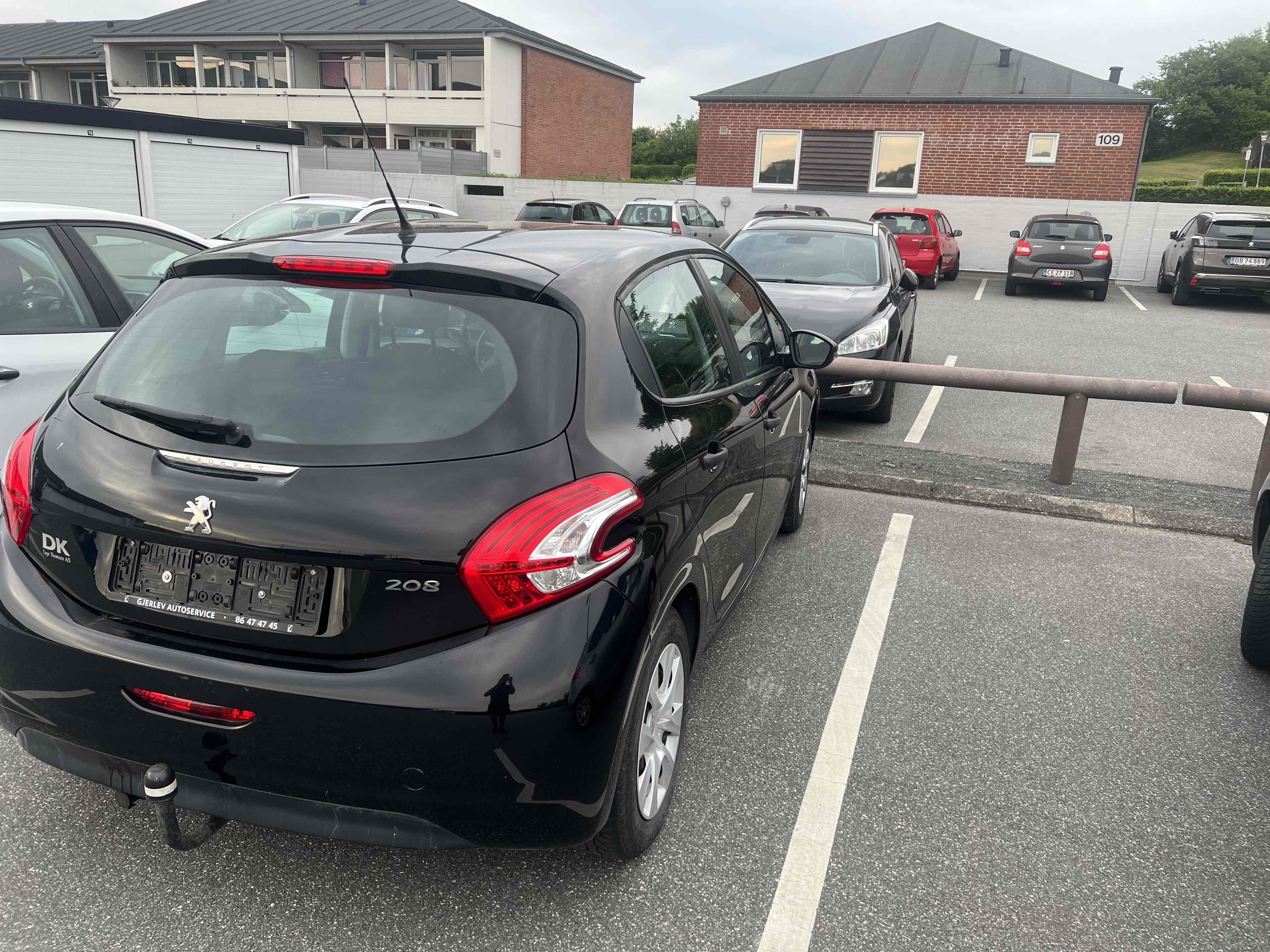 Sort Peugeot 208 fra 2014