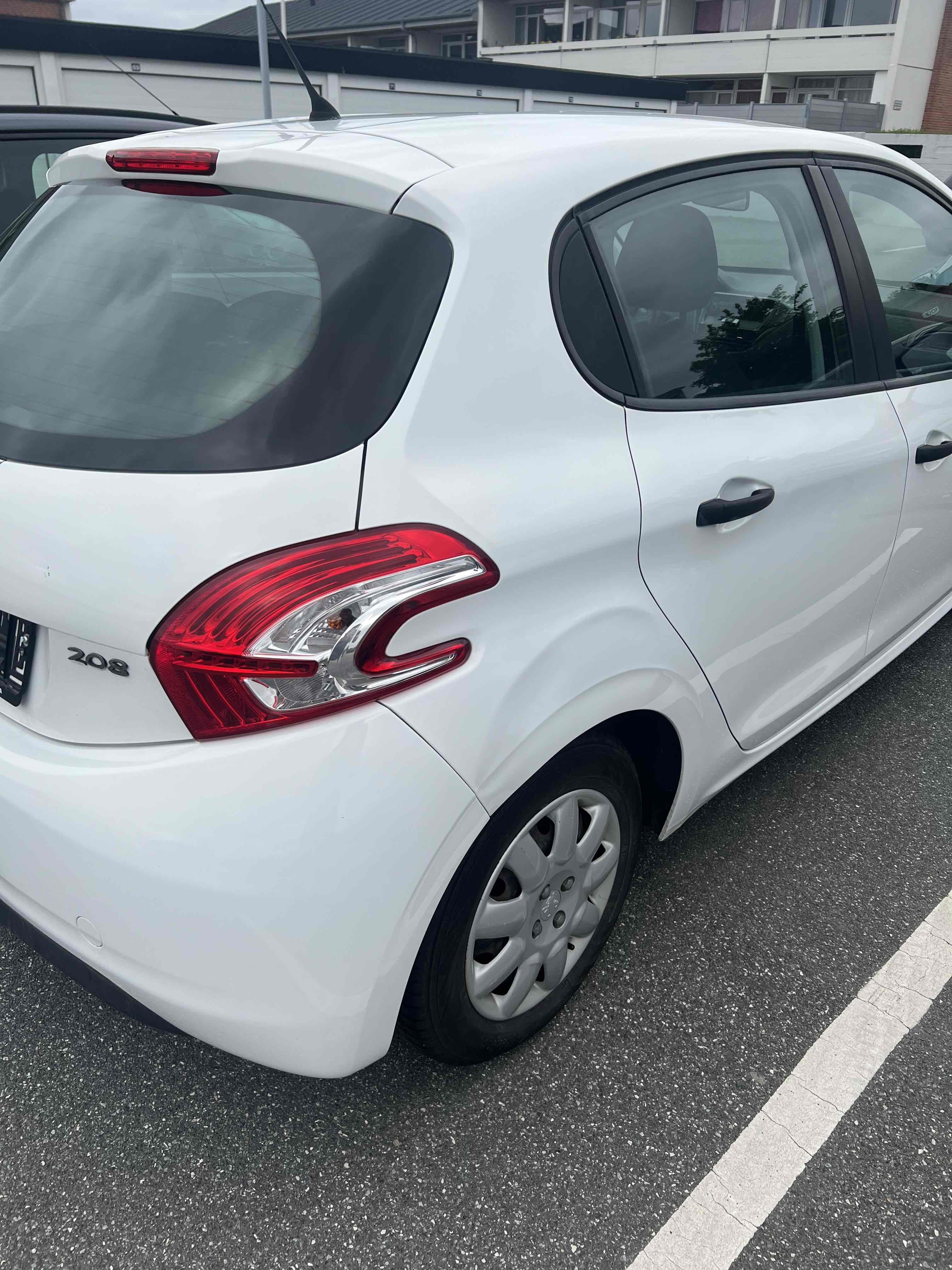 Hvid Peugeot 208 fra 2013