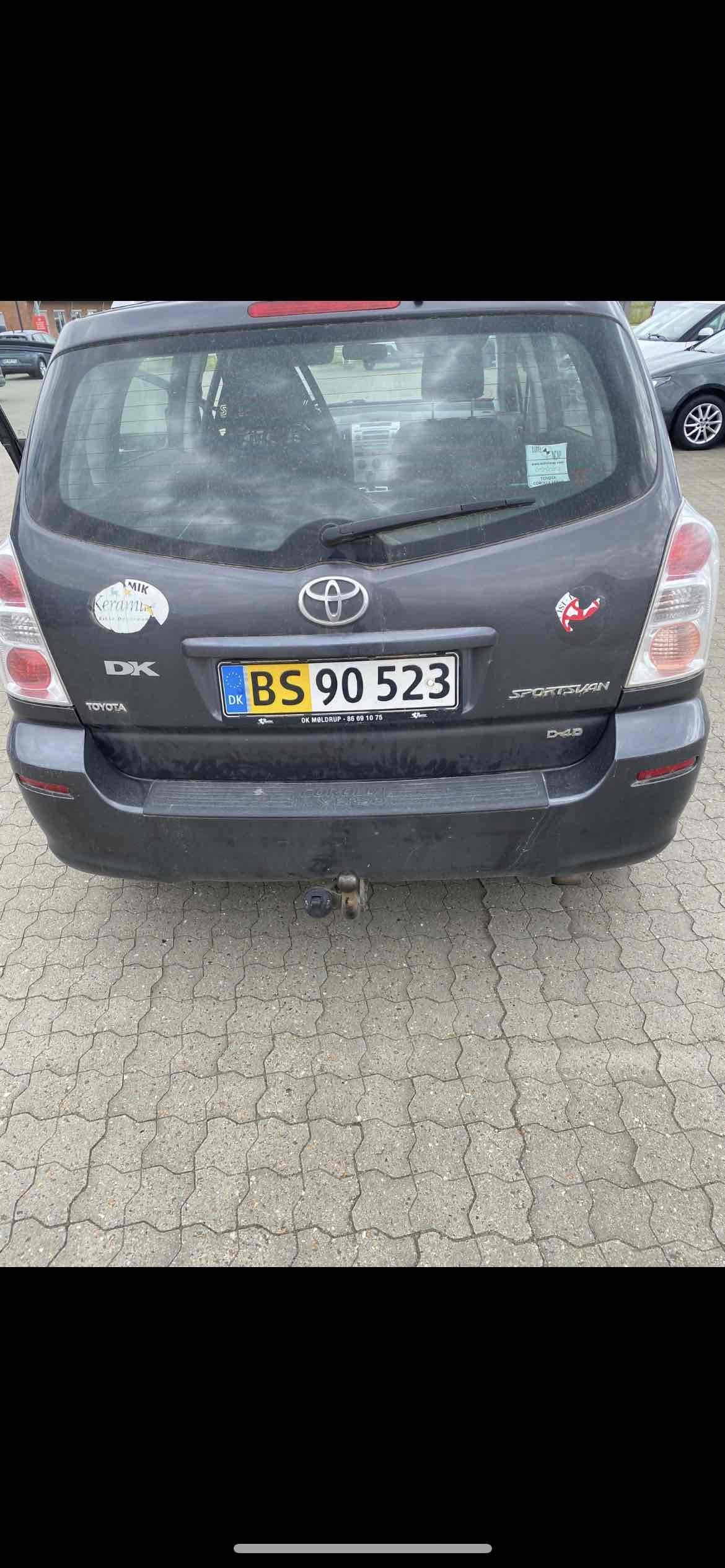 Grå Toyota Corolla Verso fra 2009