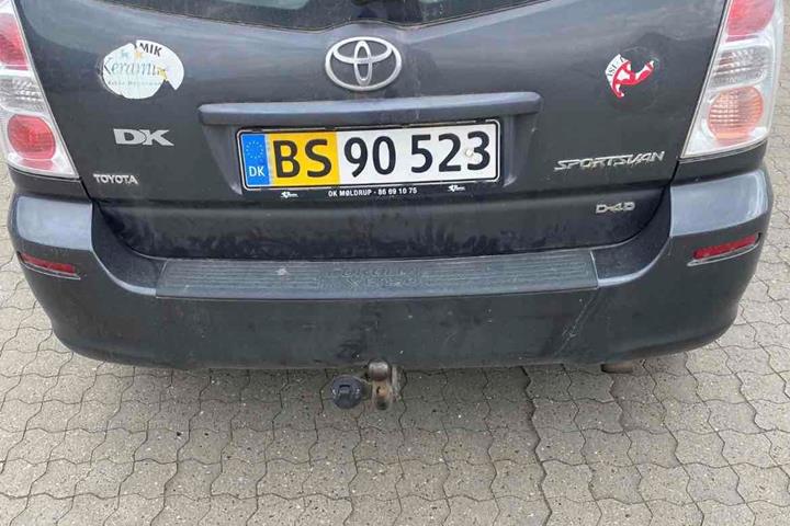Grå Toyota Corolla Verso fra 2009