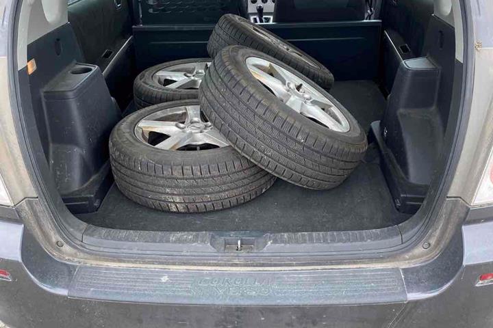 Grå Toyota Corolla Verso fra 2009