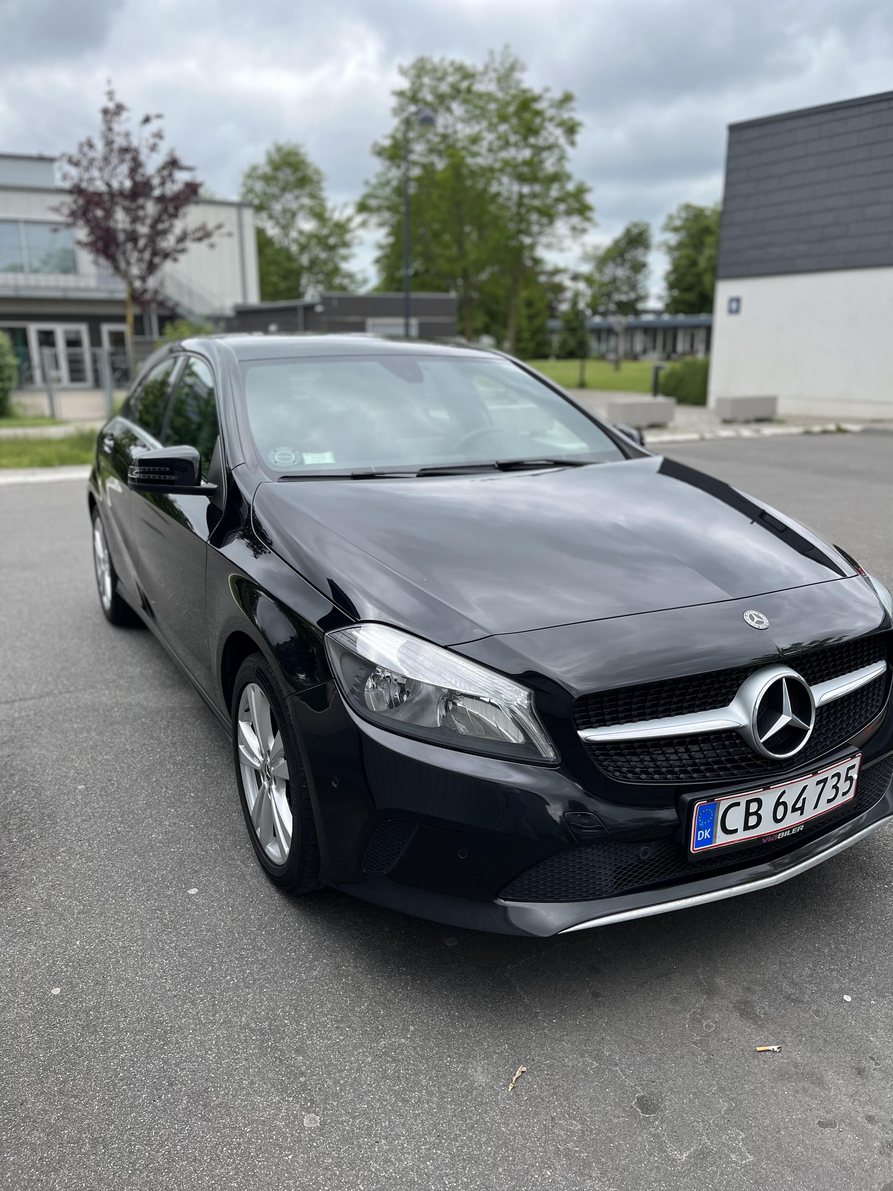Sort Mercedes A180 d fra 2017