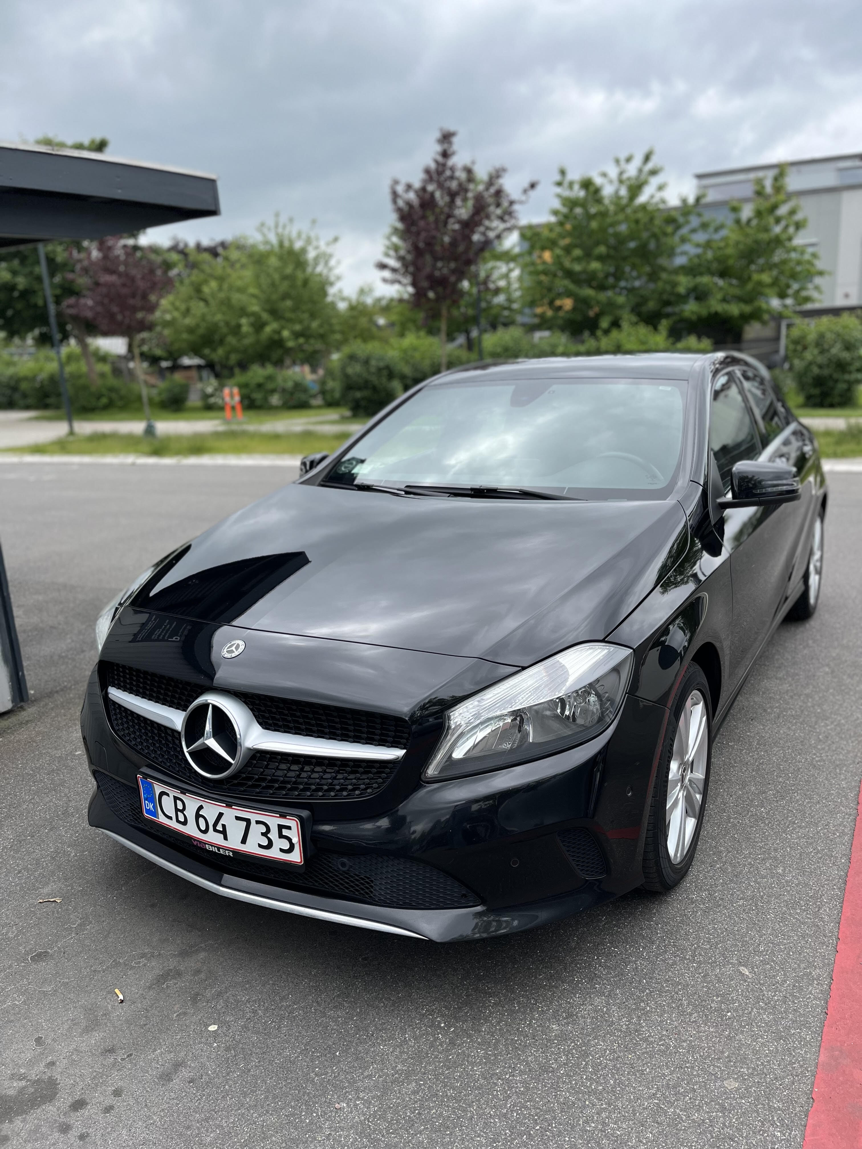Sort Mercedes A180 d fra 2017