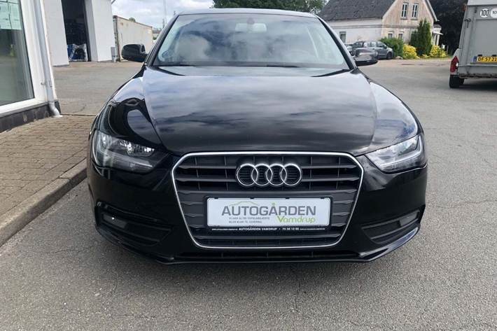 Grå Audi A4 fra 2013