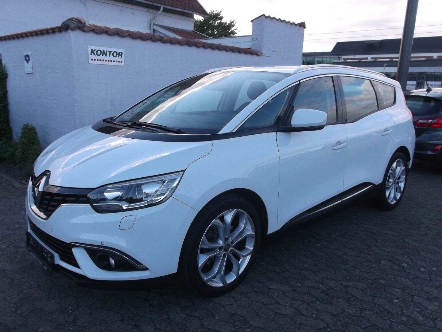 Hvid Renault Grand Scenic IV fra 2018