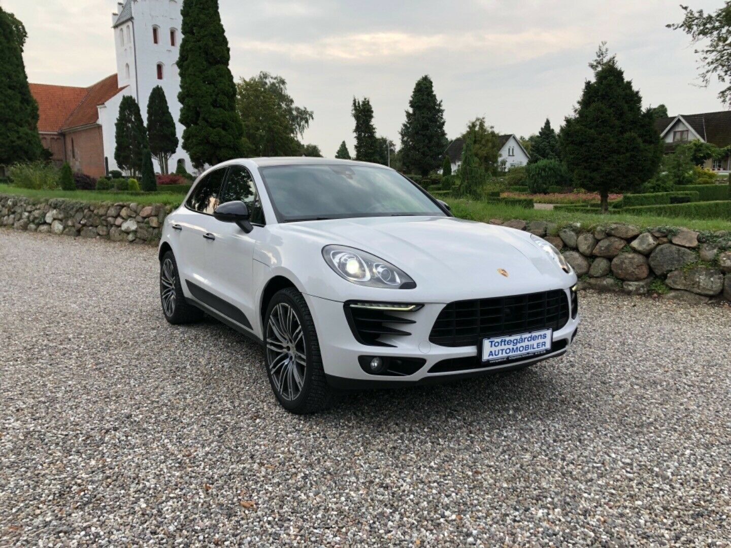 Grå Porsche Macan S fra 2015