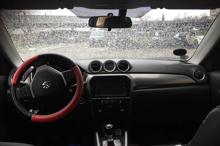 Sort Suzuki Vitara fra 2016