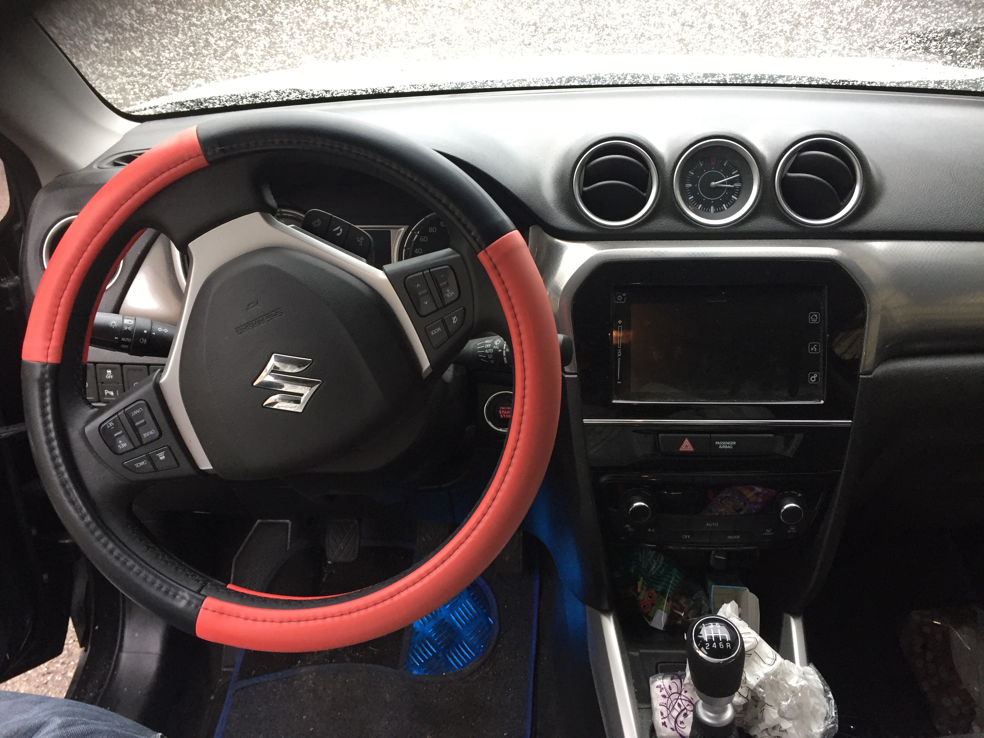Sort Suzuki Vitara fra 2016