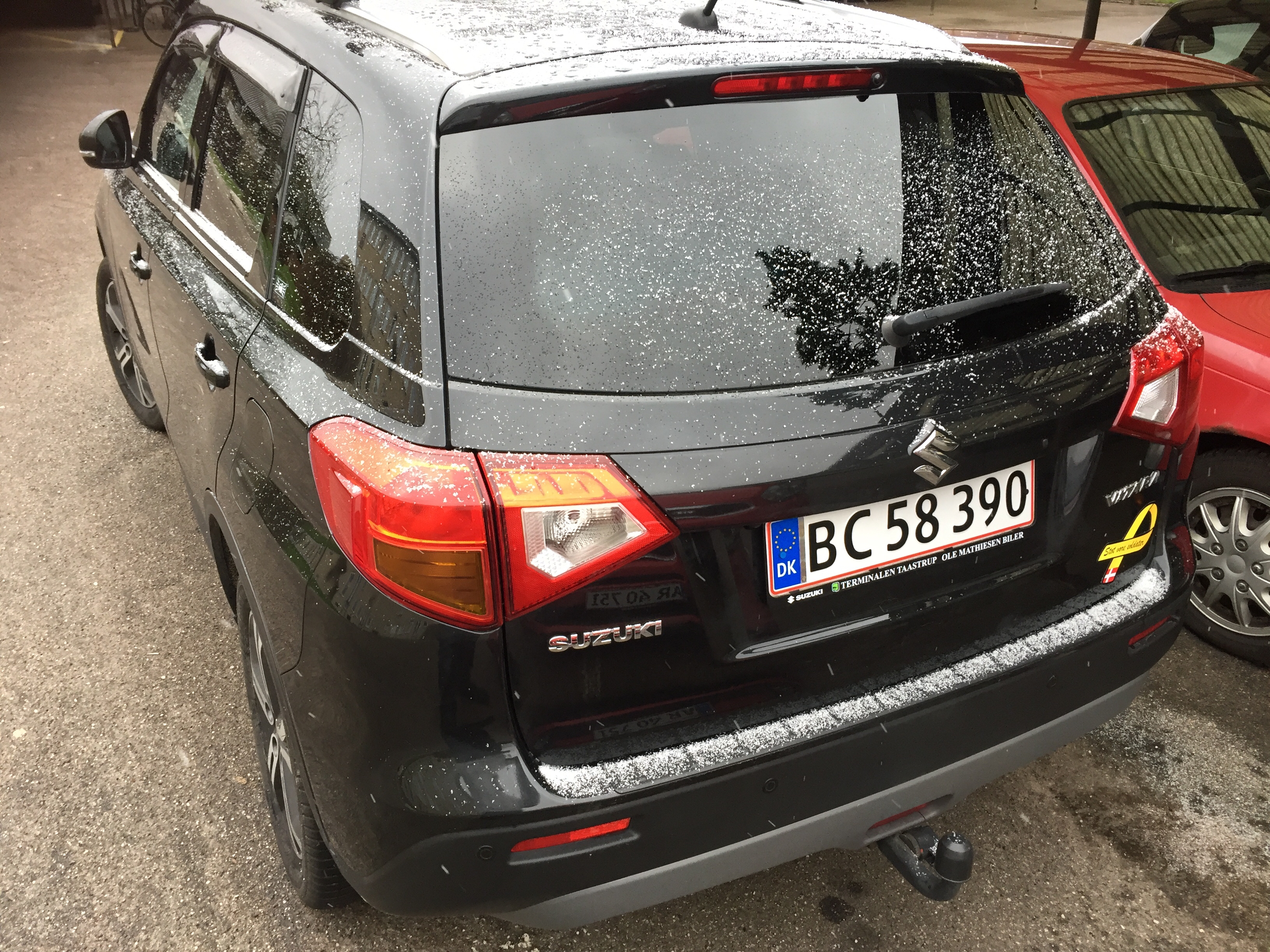 Sort Suzuki Vitara fra 2016