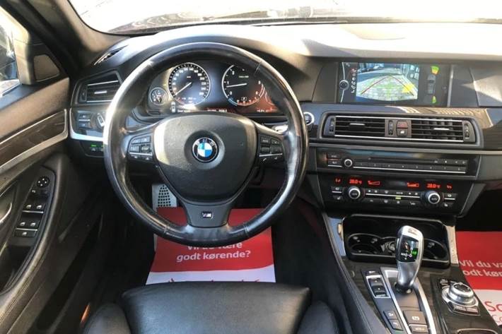 Blå BMW 530d fra 2012