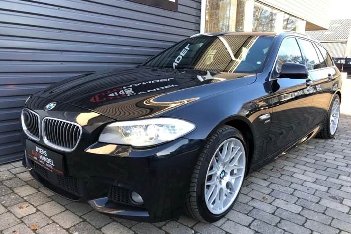 Blå BMW 530d fra 2012