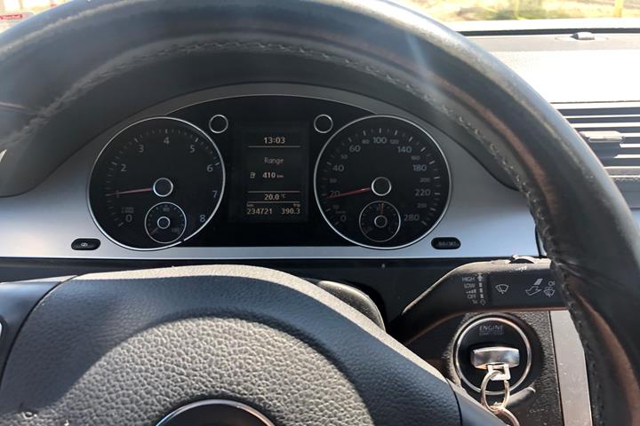 Sølv VW Passat CC fra 2009