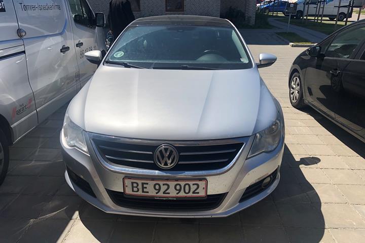 Sølv VW Passat CC fra 2009