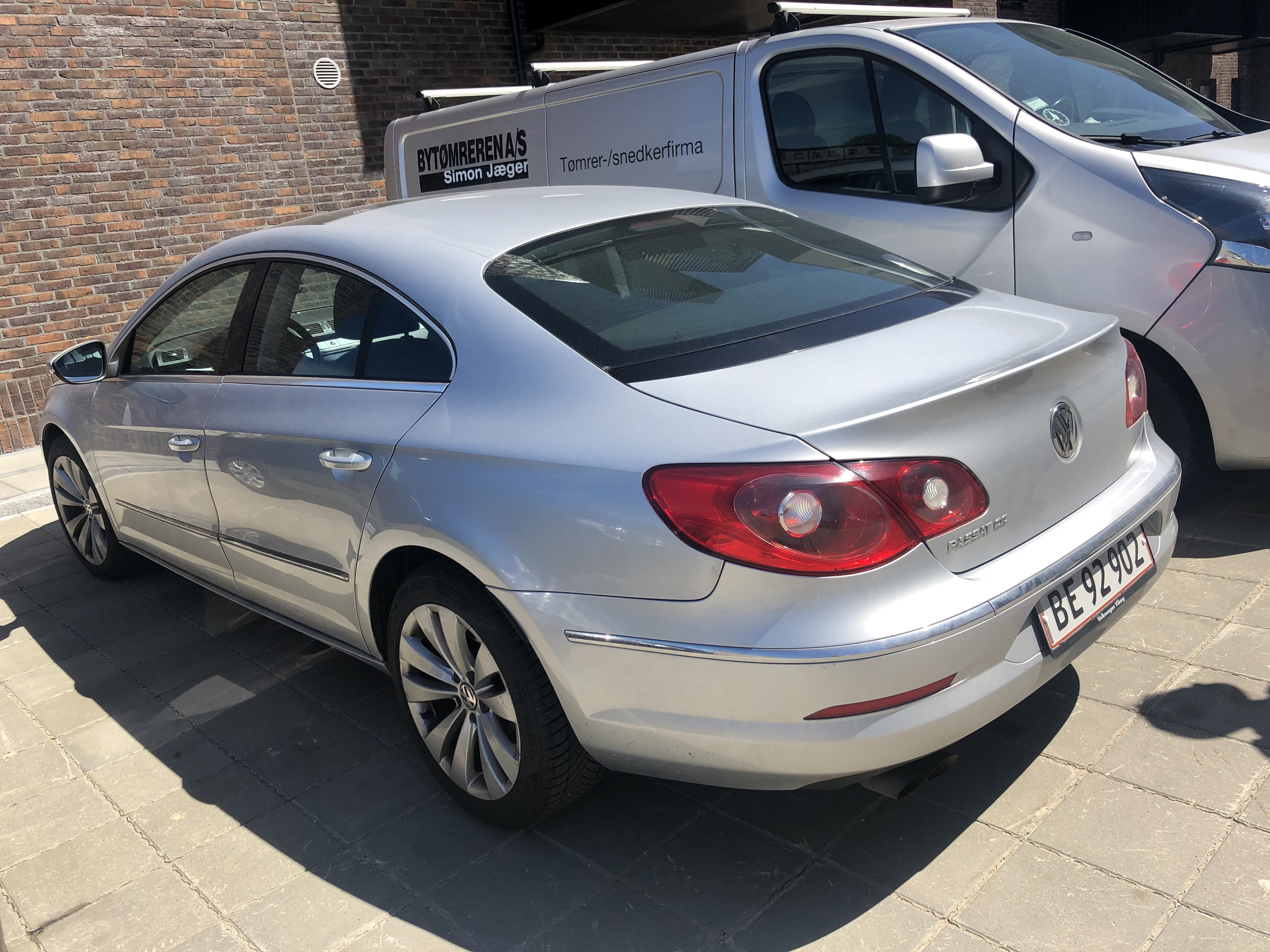 Sølv VW Passat CC fra 2009