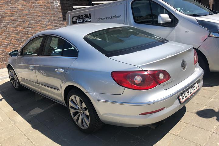 Sølv VW Passat CC fra 2009