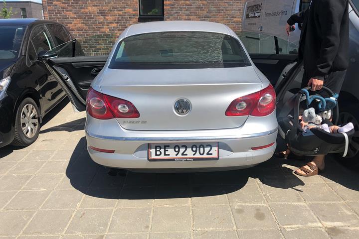 Sølv VW Passat CC fra 2009