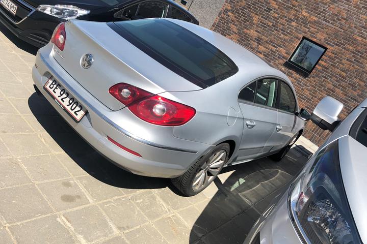 Sølv VW Passat CC fra 2009