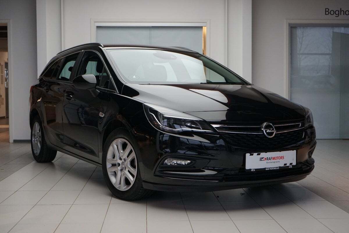 Sort Opel Astra fra 2017