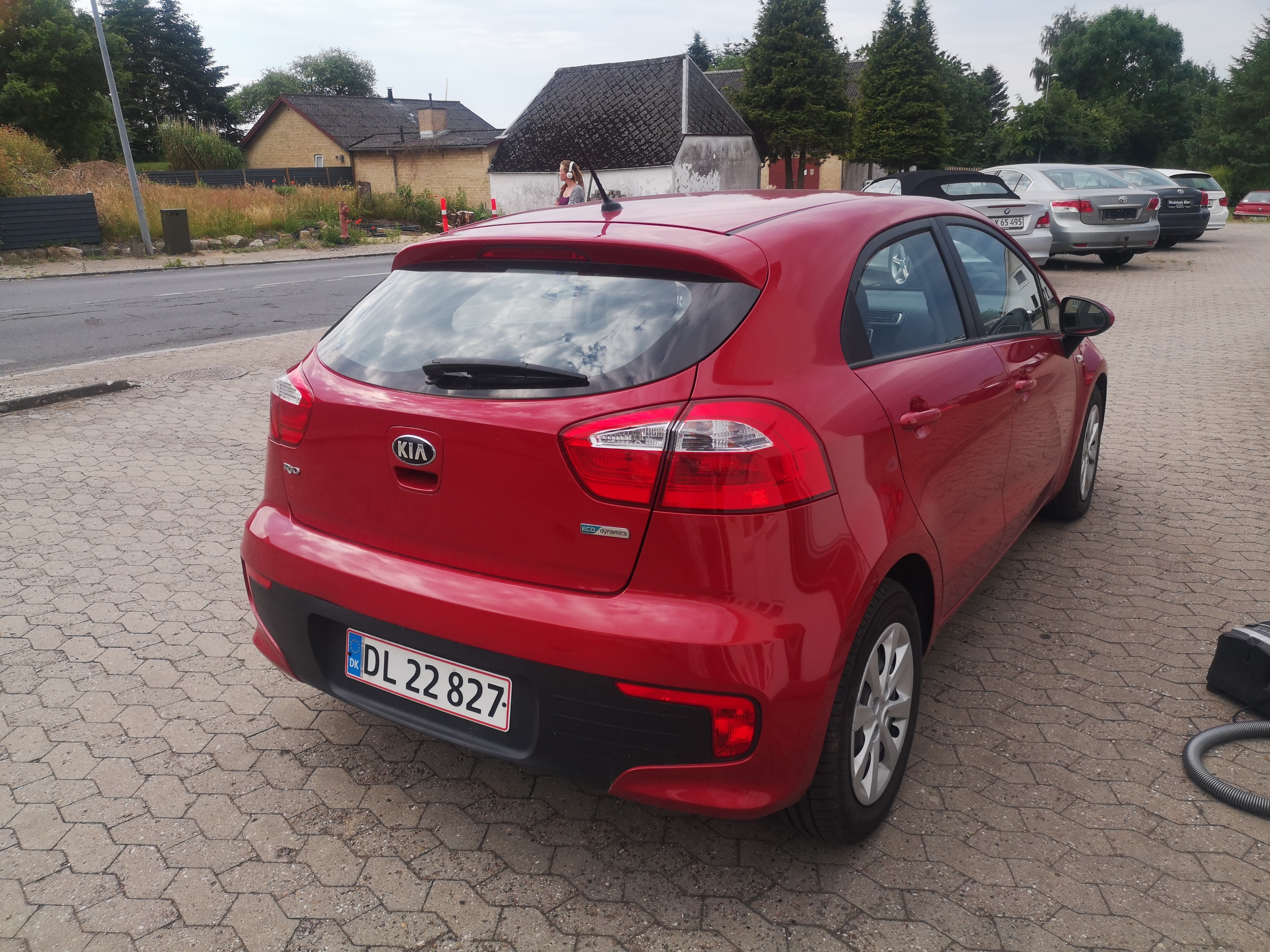 Rød Kia Rio fra 2015