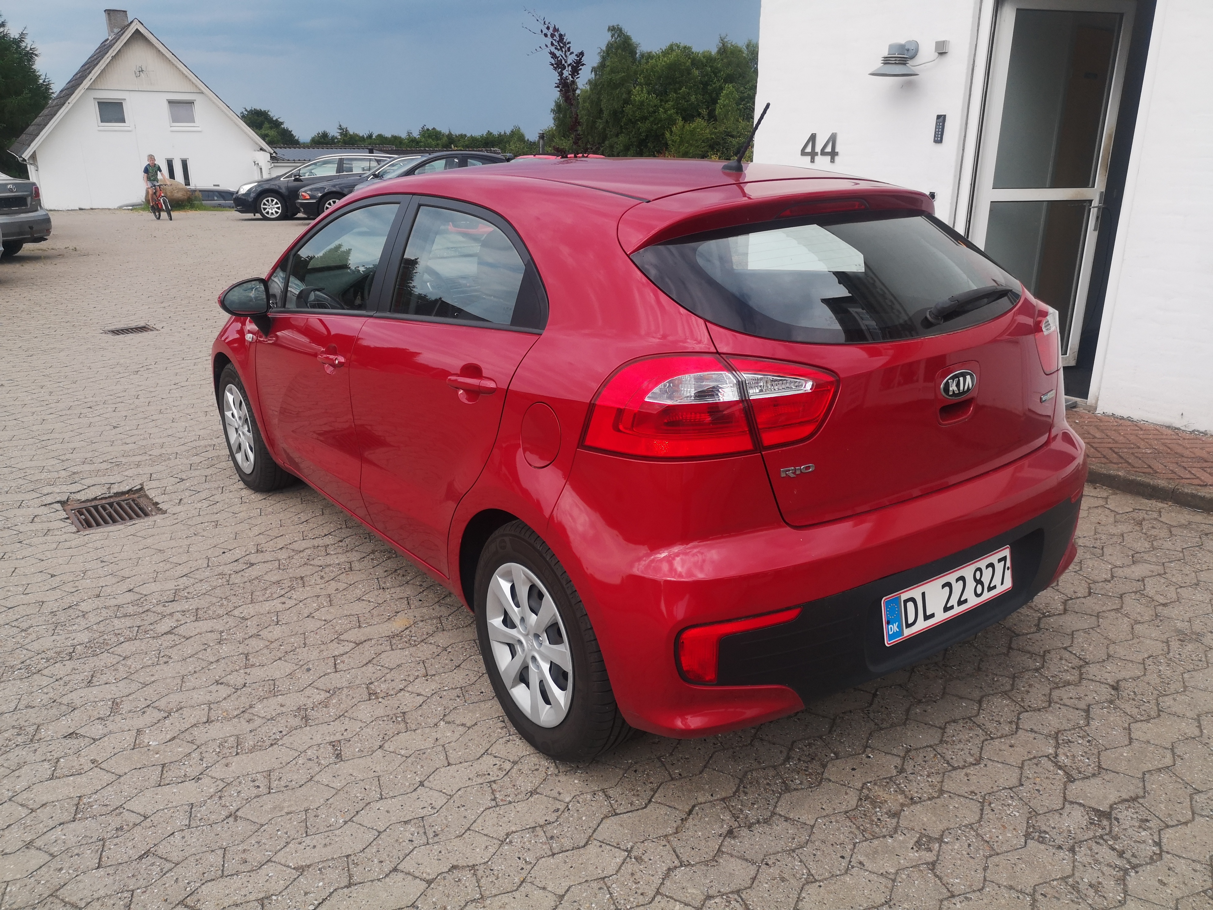 Rød Kia Rio fra 2015