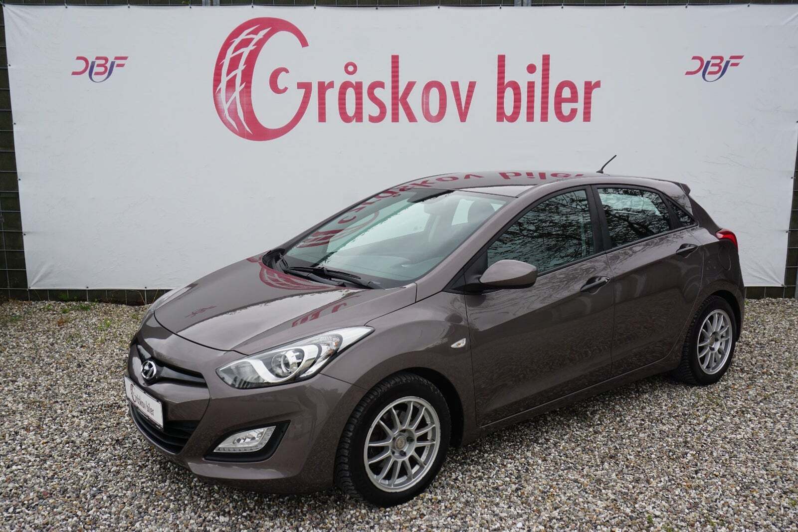 Grå Hyundai i30 fra 2014